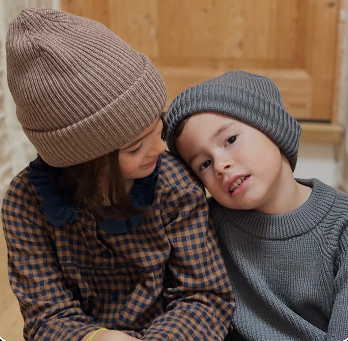 Vitum Ribbed Knit Hat